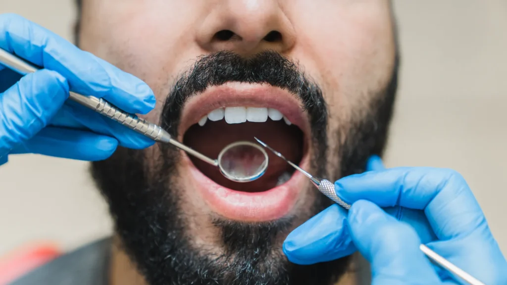 Consultație stomatologică la cabinetul MC Dental Implant din Odobești